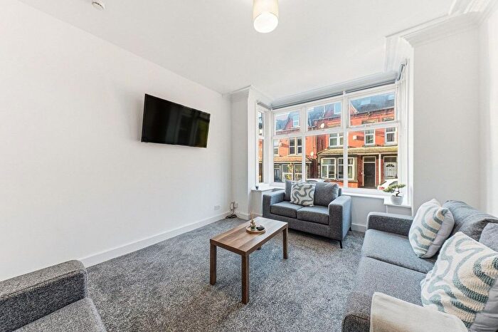 3 Bedroom Flat To Rent In Vincent Road, Coulsdon, CR5