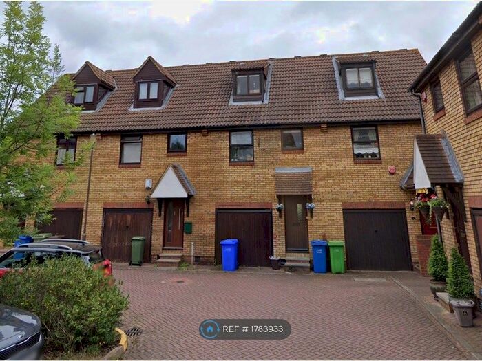 3 Bedroom Terraced House To Rent In Steers Way, London, SE16