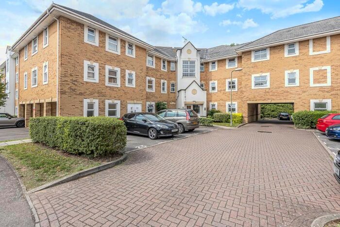 2 Bedroom Flat To Rent In International Way, Sunbury On Thames, TW16
