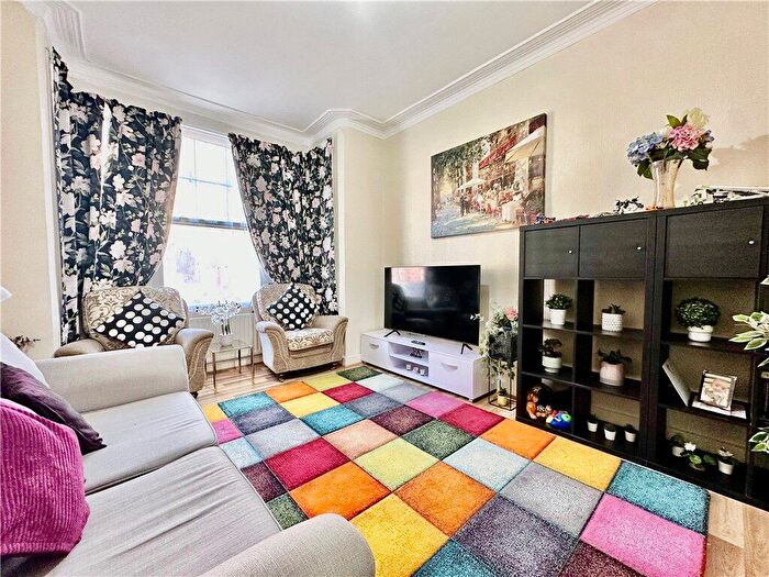2 Bedroom Flat For Sale In Melfort Road, Thornton Heath, CR7