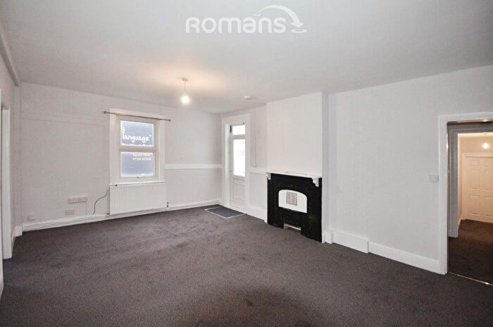 3 Bedroom Apartment To Rent In Stoke Road, Slough, SL2
