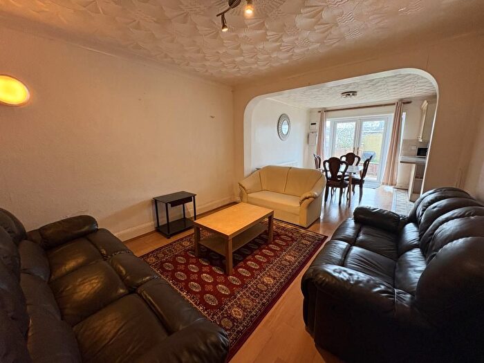 4 Bedroom Semi Detached House To Rent In Clevedon Gardens, Hounslow, TW5