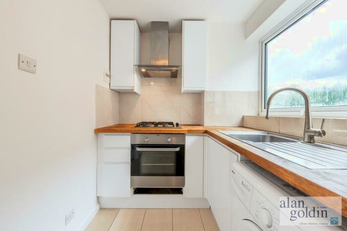 2 Bedroom Flat To Rent In Windsor Road, N3