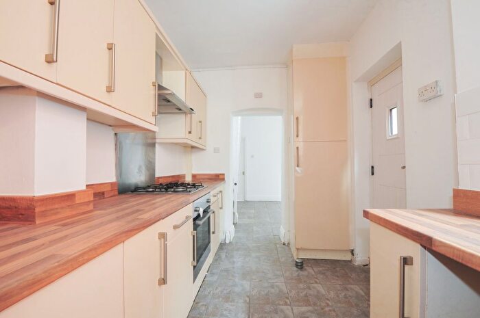 2 Bedroom Town House To Rent In Helena Street, Salford, M6