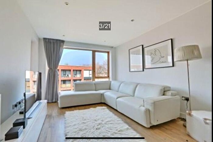 2 Bedroom Flat To Rent In Bournegate Court, Barnet, London, EN4