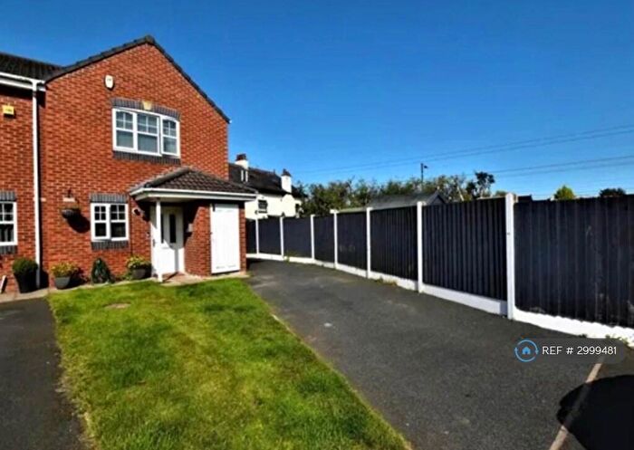 3 Bedroom Terraced House To Rent In Ingle Nook Close, Manchester, M31