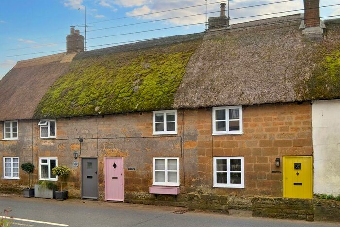 2 Bedroom Cottage For Sale In Main Street, Chideock, DT6