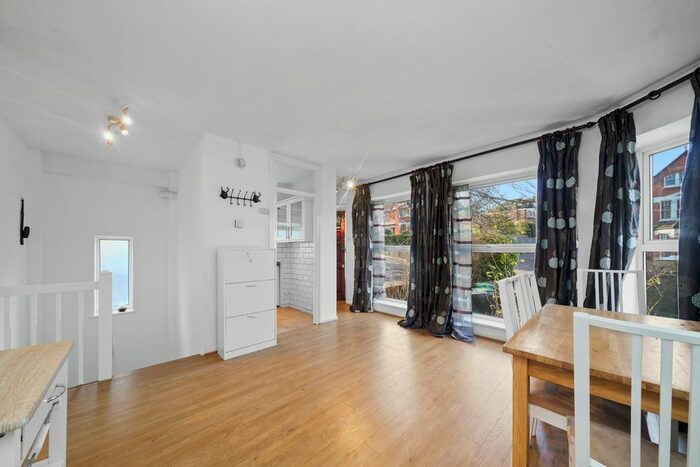 2 Bedroom Flat To Rent In Crouch Hill, Crouch End, London, N8
