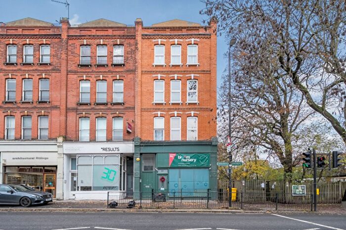 3 Bedroom Flat To Rent In Muswell Hill Road, London, N10