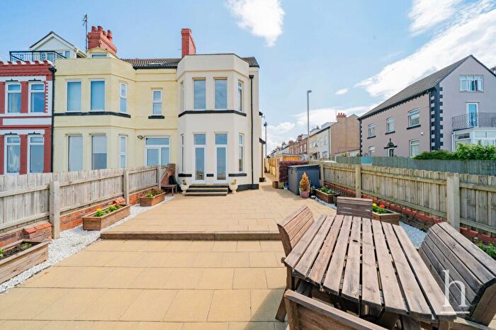 1 Bedroom Flat For Sale In North Parade, Hoylake, CH47