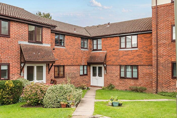 1 Bedroom Flat For Sale In Yeomanry Close, Epsom, KT17