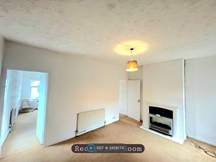 2 Bedroom Flat To Rent In Hamil Road, Stoke-On-Trent, ST6