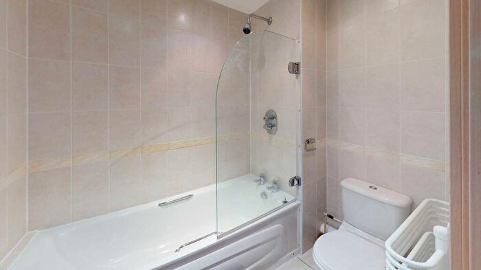 2 Bedroom Apartment To Rent In Tradewind Square, Liverpool, L1