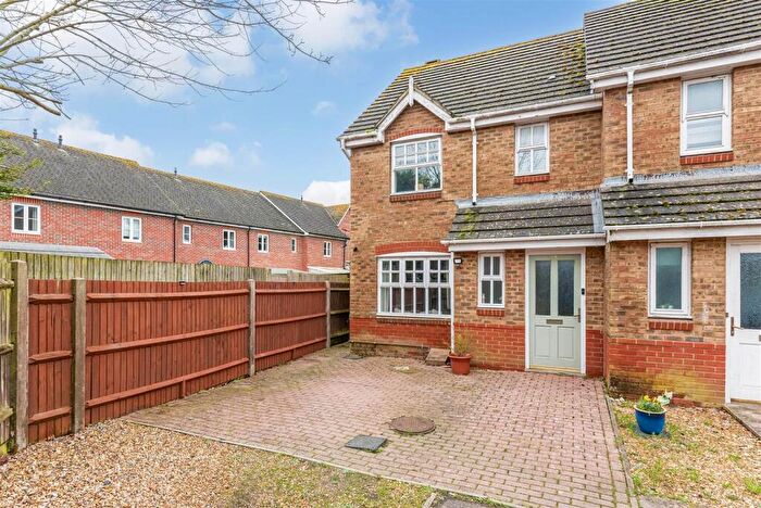 3 Bedroom End Of Terrace House For Sale In Lime Avenue, Westergate, PO20