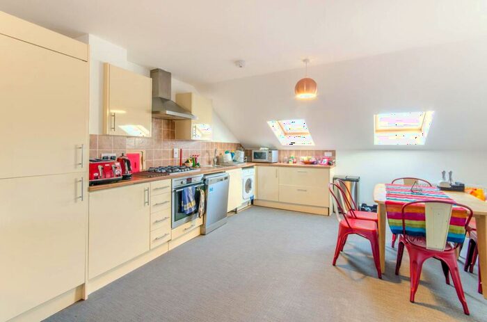 2 Bedroom Maisonette To Rent In Shernhall Street, Walthamstow Village, London, E17
