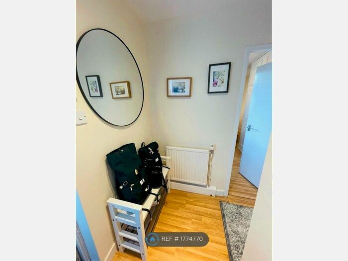 2 Bedroom Flat To Rent In Grayson House, London, EC1V