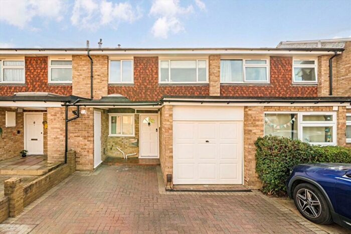 3 Bedroom House For Sale In Earle Gardens, Kingston Upon Thames, KT2
