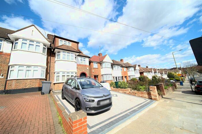5 Bedroom Property To Rent In Osidge Lane, London, N14