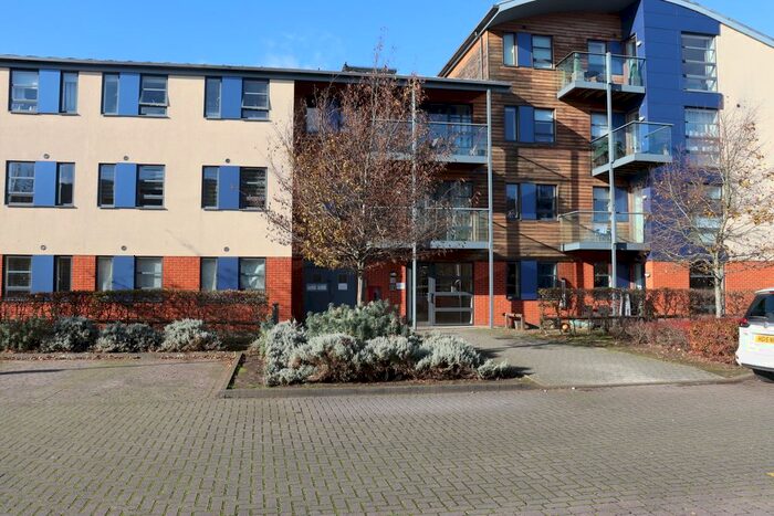 1 Bedroom Flat To Rent In Pretoria Road, Chertsey, KT16