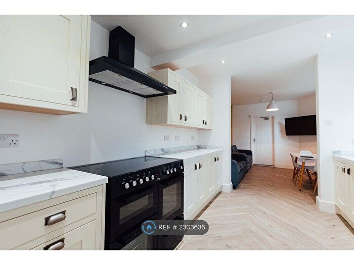 6 Bedroom Terraced House To Rent In Newland Avenue, Hull, HU5
