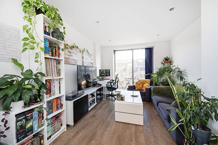 1 Bedroom Flat For Sale In Essian Street, Tower Hamlets, London, E1
