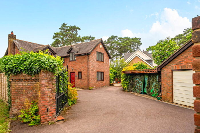 4 Bedroom Detached House For Sale In Gated, Detached House In St Ives, BH24