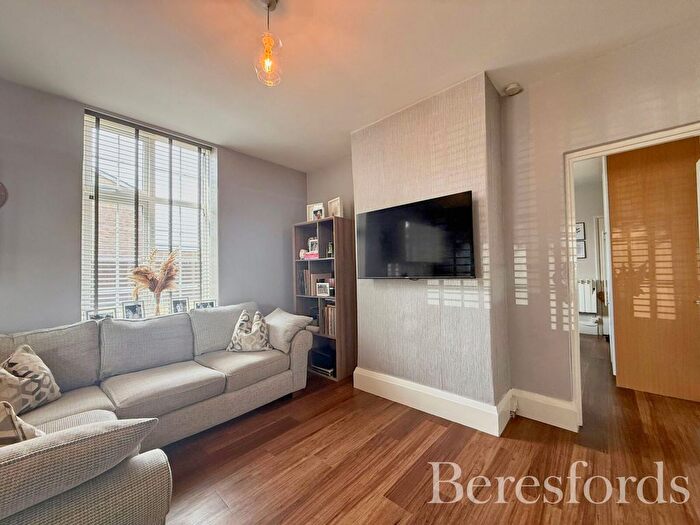 1 Bedroom Flat For Sale In Astra Close, Hornchurch, RM12