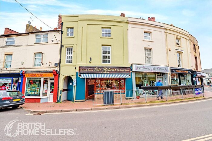 2 Bedroom Flat For Sale In Leg Street, Oswestry, Shropshire, SY11