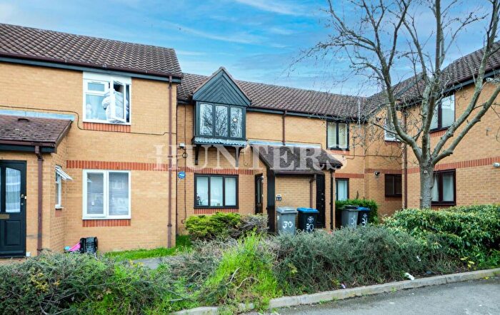 2 Bedroom Maisonette To Rent In Shepherds Walk, London, NW2