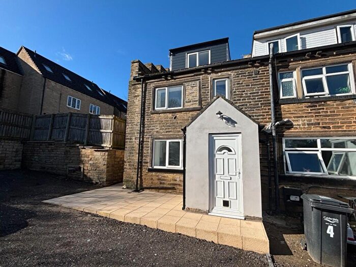 3 Bedroom End Of Terrace House To Rent In Prospect Place, Halifax, West Yorkshire, HX2