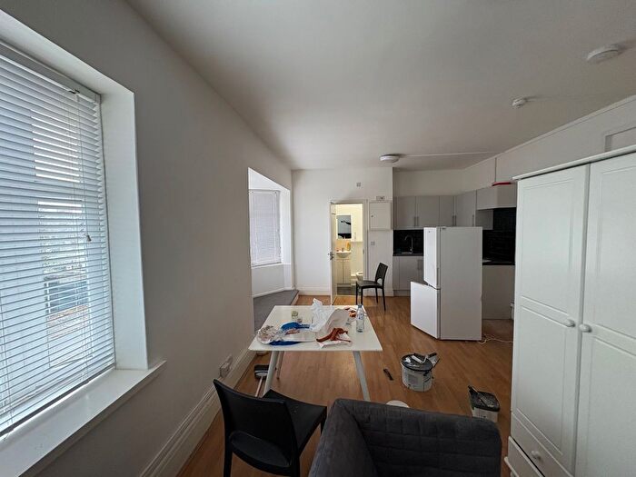 1 Bedroom Flat To Rent In Burnside Road, Dagenham Chadwell Heath, RM8