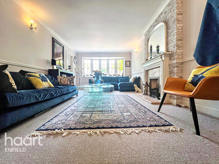 4 Bedroom Detached House For Sale In Blindmans Lane, Waltham Cross, EN8