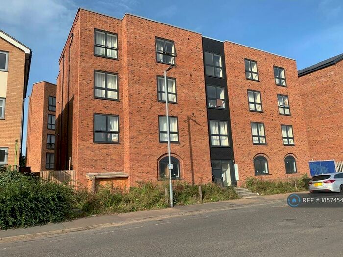 3 Bedroom Flat To Rent In Hawkins Road, Colchester, CO2