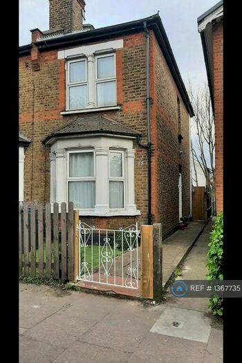 2 Bedroom Semi-Detached House To Rent In Cromwell Road, Kingston Upon Thames, KT2