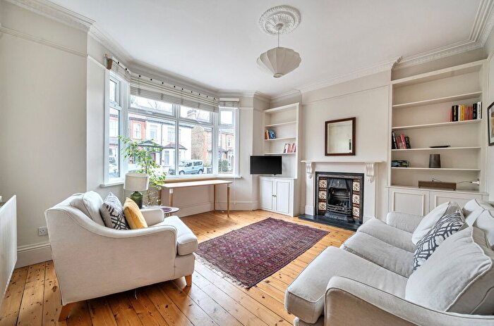 4 Bedroom Semi-detached House For Sale In Vincent Road, Croydon, CR0