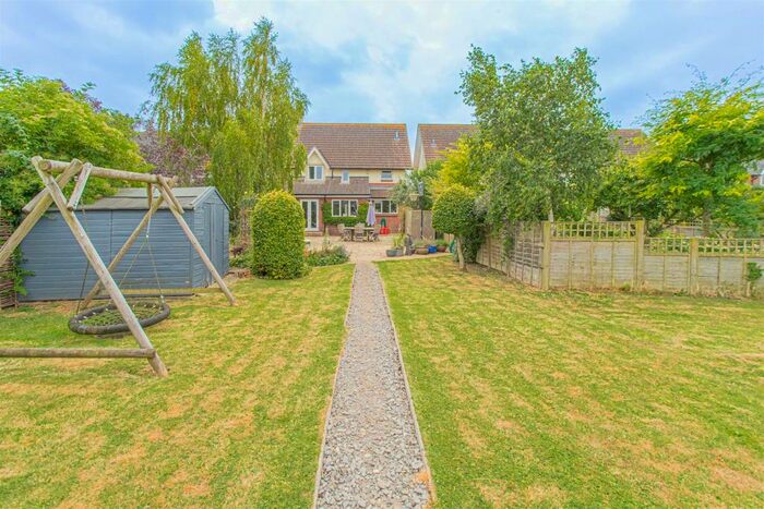 4 Bedroom Detached House For Sale In The Green, Dauntsey, SN15