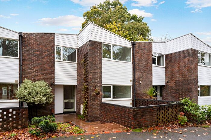 4 Bedroom Terraced House For Sale In The Links, Walton-On-Thames, KT12