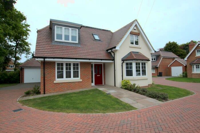 5 Bedroom Detached House To Rent In New Haw, KT15