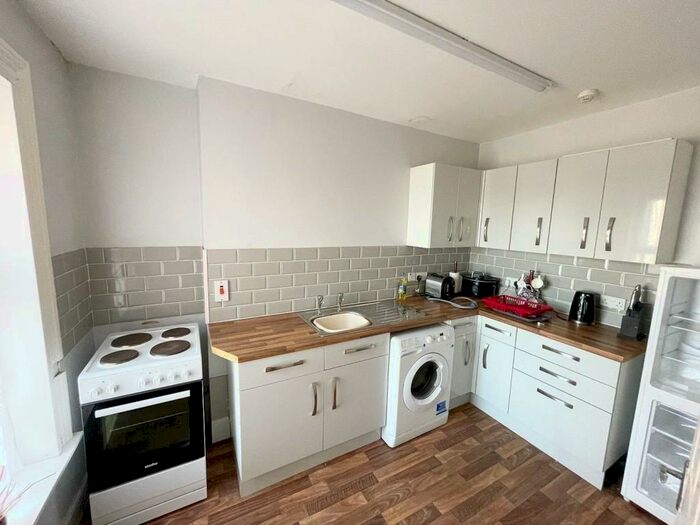 2 Bedroom Flat To Rent In London Road South, Lowestoft, NR33