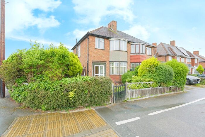 3 Bedroom Semi-Detached House For Sale In Colchester Road, Leicester, Leicestershire, LE5