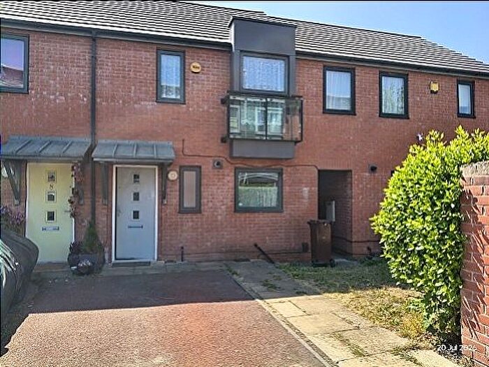 3 Bedroom Semi Detached House To Rent In Tybalt Close, Wolverhampton, WV10