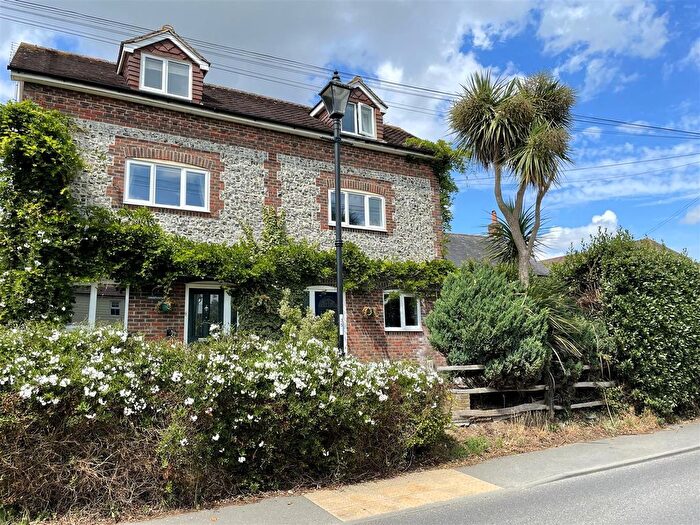 4 Bedroom Semi-Detached House To Rent In Roundstone Lane, Angmering, BN16