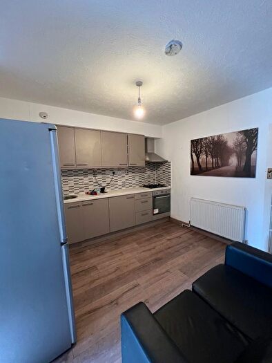 2 Bedroom Flat To Rent In York Road, Chingford, E4