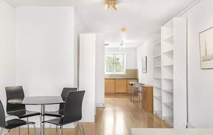 2 Bedroom Flat To Rent In Milligan Street, Poplar, E14