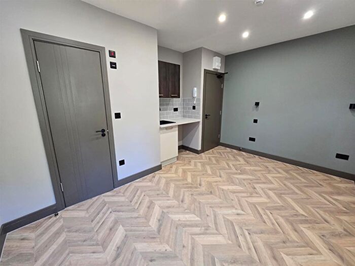 Studio To Rent In Green Lane, Shepperton, TW17