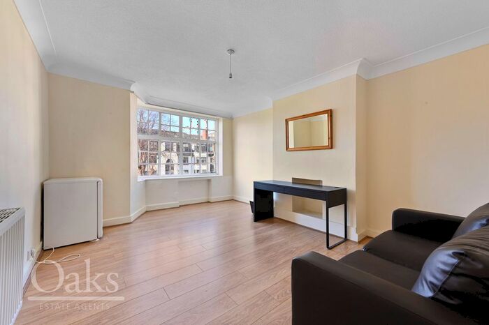 3 Bedroom Flat To Rent In Leigham Avenue, London, SW16