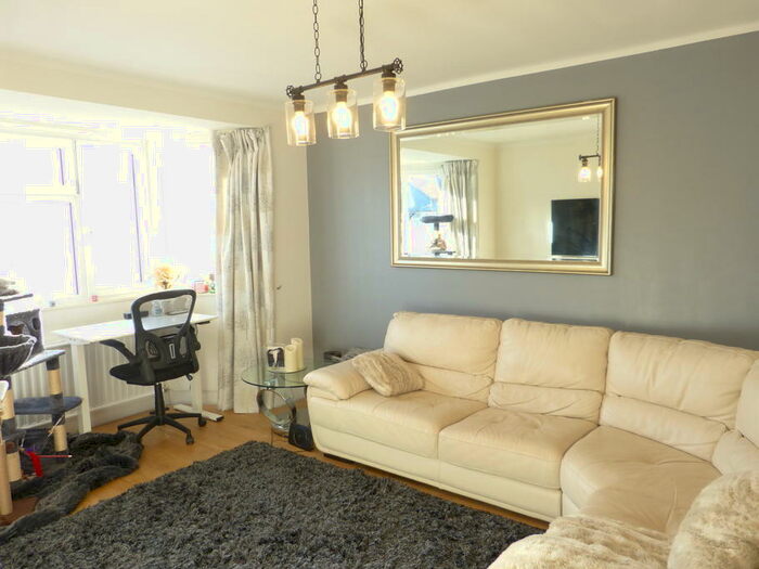 1 Bedroom Flat To Rent In Golders Gardens, London, NW11