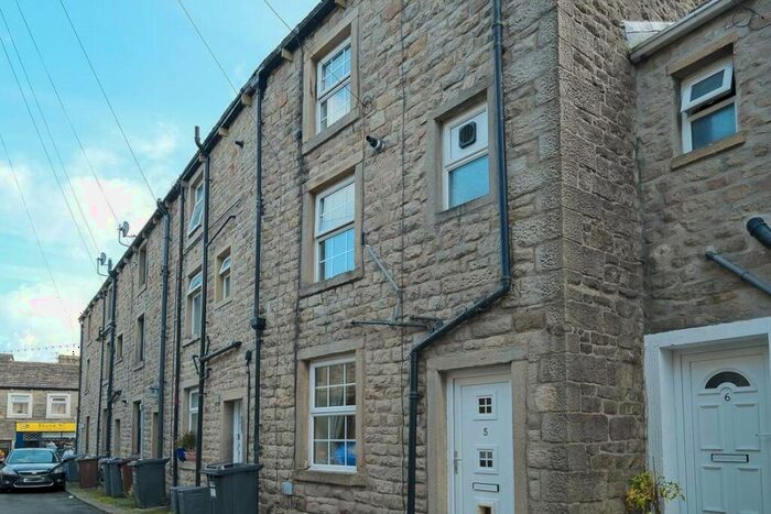 1 Bedroom Terraced House To Rent In Orchard Street, Barnoldswick, Lancashire, BB18