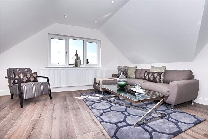 2 Bedroom Flat To Rent In Manning House, Teddington, TW11