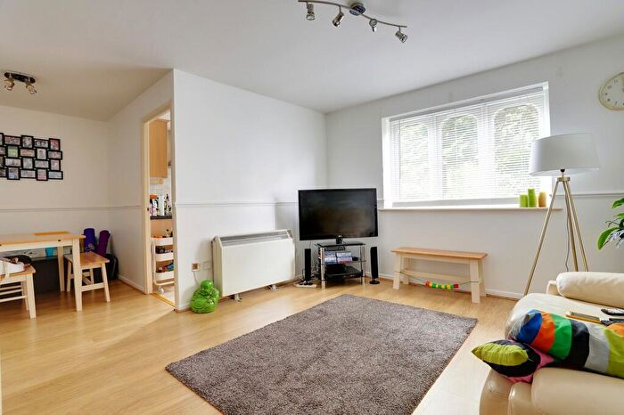 2 Bedroom Apartment To Rent In Leigh Hunt Drive, Southgate, N14